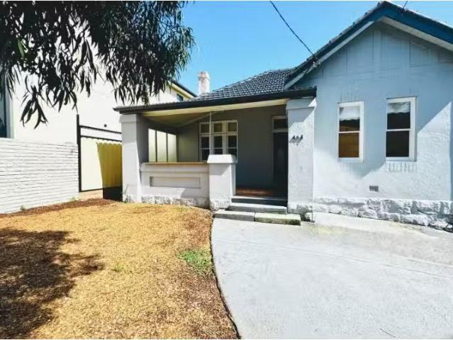 Charming 3 BR 464 Old South Head Road, Rose Bay House for rent.