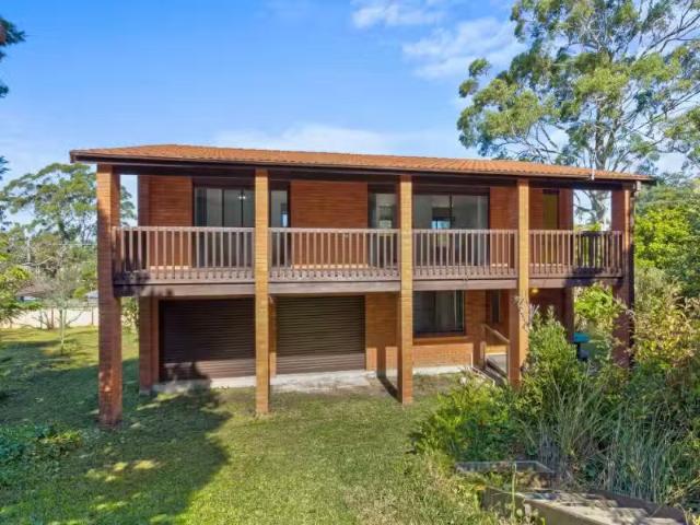 Cheap 3 BR 48 Shannon Pde, Berkeley Vale House for rent Liste.