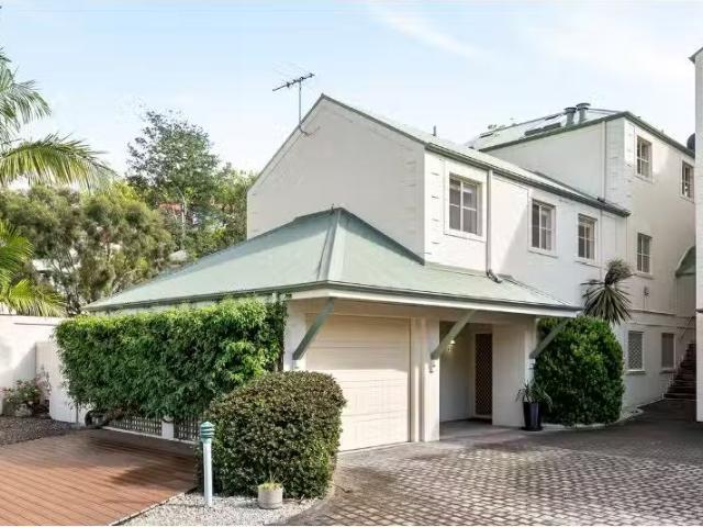 Deal! 3 BR 4/9 Montgomery Court, Sandy Bay Townhouse for rent.