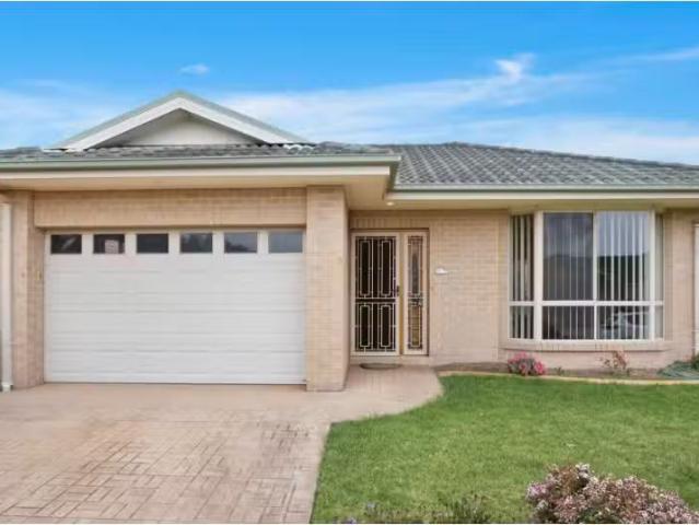Nice 3 BR 4 Delmont Place, KANAHOOKA House for rent Listed by.