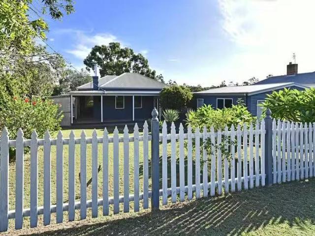 Cozy 3 BR 4 Rothbury Street, North Rothbury, NSW 2335