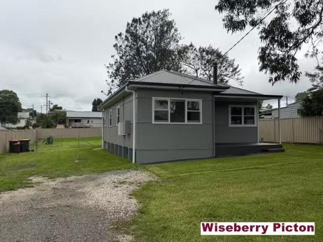 Cozy 3 BR 50 York Street, Tahmoor House for rent Listed by Ja.
