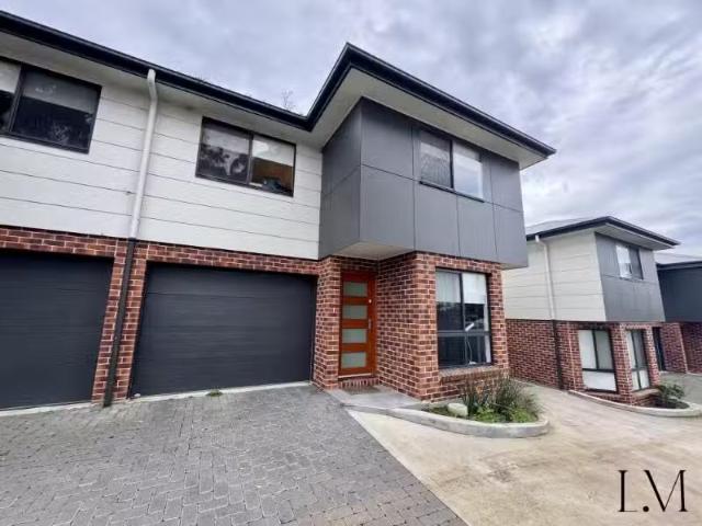 Unique 3 BR 5/28 Mcnaughton Ave, Wallsend Apartment for rent.