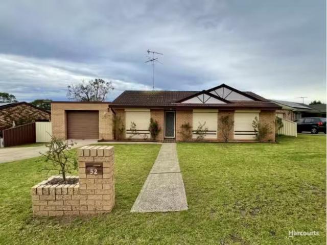 Deal! 3 BR 52 Potoroo Avenue, ST HELENS PARK House for rent L.