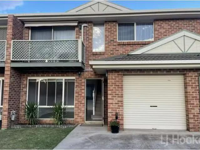 Cozy 3 BR 5/3 Yarrow Street, QUEANBEYAN Townhouse for rent Li.