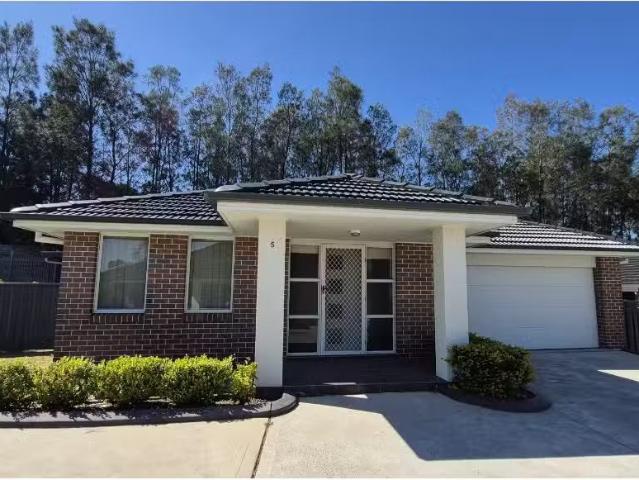 Deal! 3 BR 5/59 Gwen Parade, Raymond Terrace Apartment for ren.