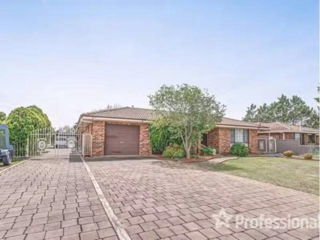 Rental! 3 BR 55 Loren Street, EGLINTON House for rent Listed.