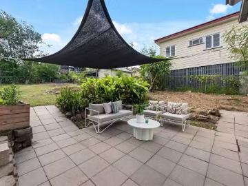 Unique 3 BR 56 Lochaber Street, DUTTON PARK, QLD 4102 House.