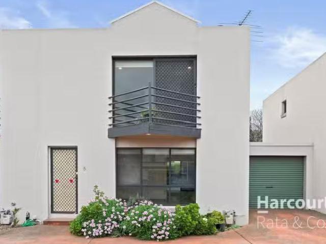 Deal! 3 BR 5/9 Ostia Court, Thomastown, VIC 3074 Townhouse f.