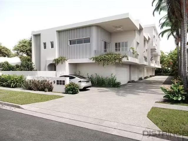 Nice 3 BR 5/9 Simpson Street, Coolangatta Townhouse for rent.