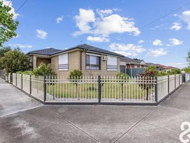 New 3 BR 5 Waranga Crescent, St Albans, VIC 3021