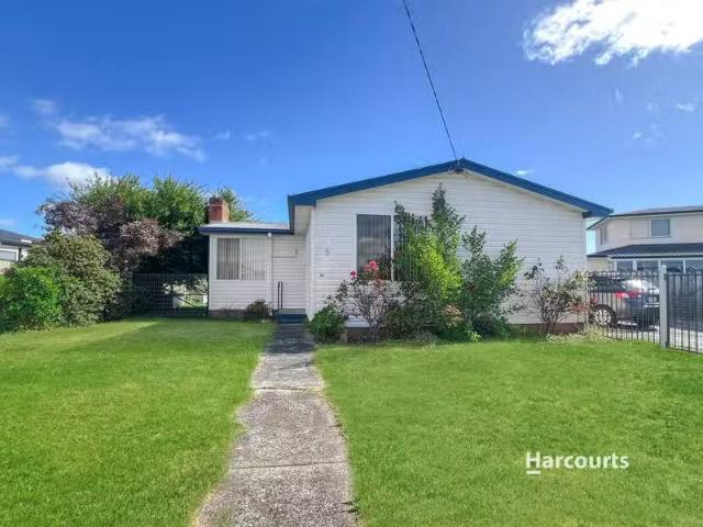 Charming 3 BR 5 Eagling Place, DEVONPORT, TAS 7310 House for.