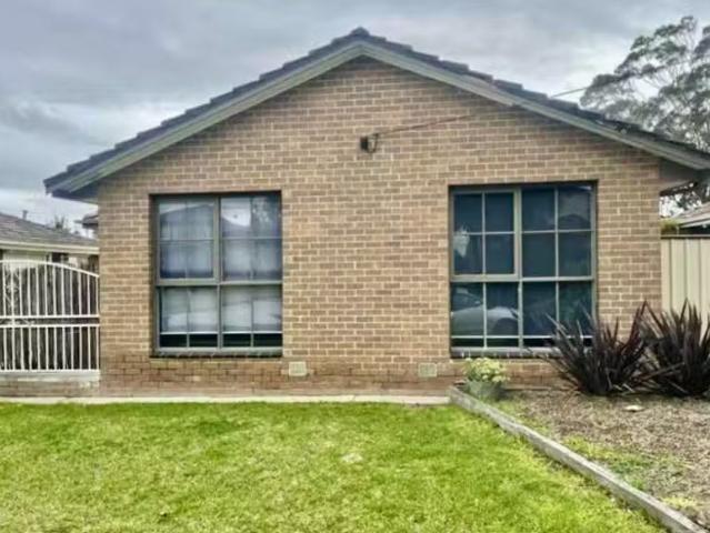 Rental! 3 BR 5 Emden Court, ST ALBANS, VIC 3021 House for Rent