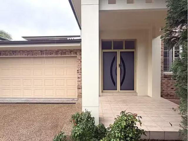 Cozy 3 BR 5 Inala Court, LEMON TREE PASSAGE Townhouse for rent.