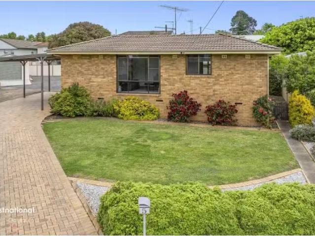 Cozy 3 BR 5 Stalker Street, Goulburn House for rent Listed by.