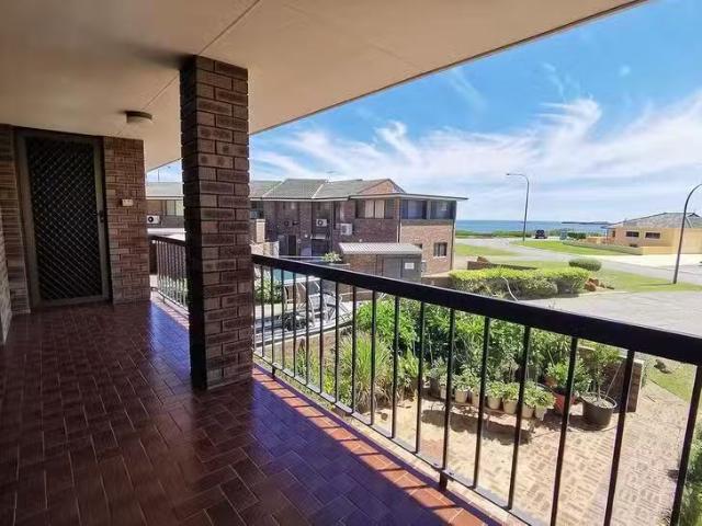 Just in! 3 BR 6/16 Arcadia Drive, Shoalwater, WA 6169