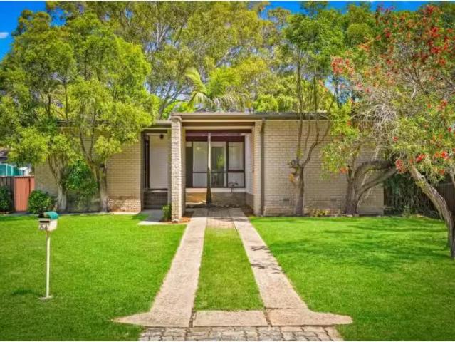 Just in! 3 BR 64 Mindanao Avenue, LETHBRIDGE PARK House for re.