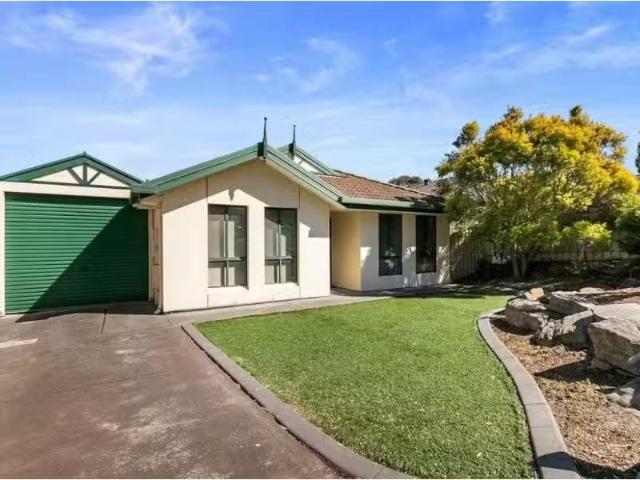 Rental! 3 BR 64 Sir James Hardy Way, WOODCROFT House for rent.