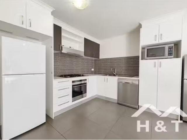 Deal! 3 BR 66 Cocoparra Crescent, Crace House for rent Listed.