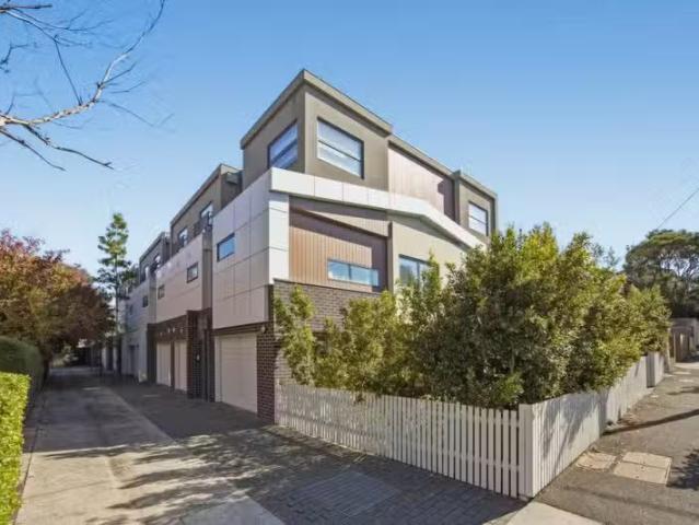 Cozy 3 BR 6/70 Auburn Road, Hawthorn VIC 3122 Townhouse For.
