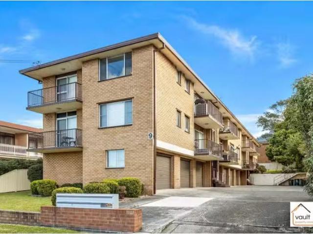 Cozy 3 BR 6/9 Underwood Street, Corrimal Apartment for rent L.