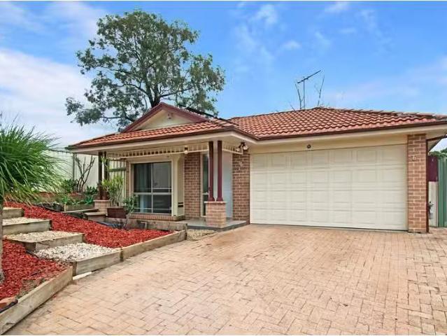 Charming 3 BR 6 Yass Close, Prestons House for rent Listed by.