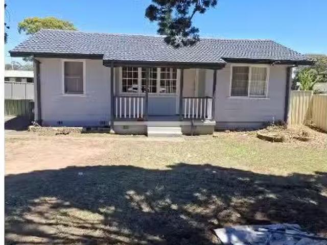 Deal! 3 BR 6 Hardy Street, BLACKETT House for rent Listed by.