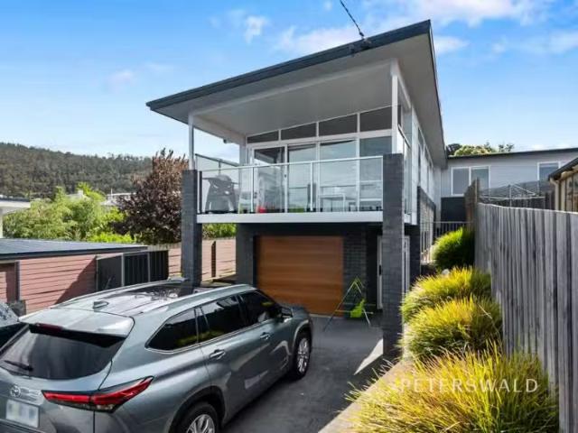 Just in! 3 BR 6A Byard St, Mount Stuart House for rent Listed.