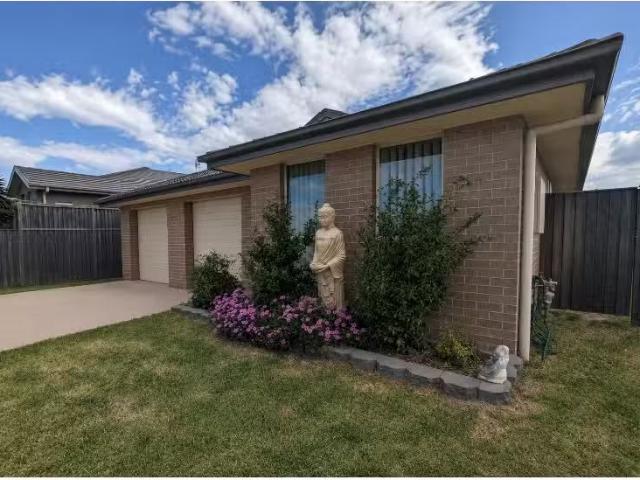 Cozy 3 BR 6A Slate Street, GILLIESTON HEIGHTS Townhouse for re.