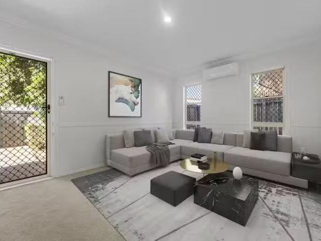 For Rent! 3 BR 7/12 Worden Street, Morningside, QLD 4170