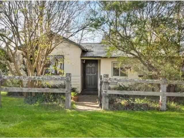 Charming 3 BR 724 Slopes Road, The Slopes House for rent List.