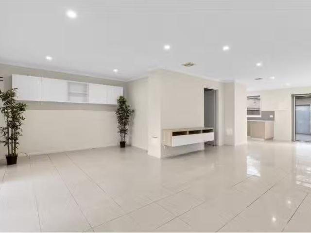 New 3 BR 8/20 Helpmann Street, Bonython Townhouse for rent Li.