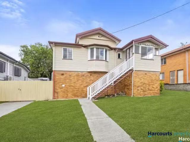 Charming 3 BR 857 Wynnum Road, CANNON HILL, QLD 4170 House f.