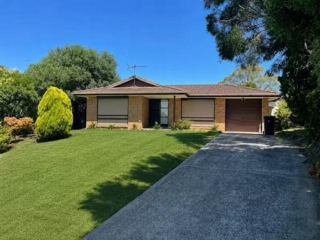 Charming 3 BR 85 Crispsparkle Drive, Ambarvale House for rent.