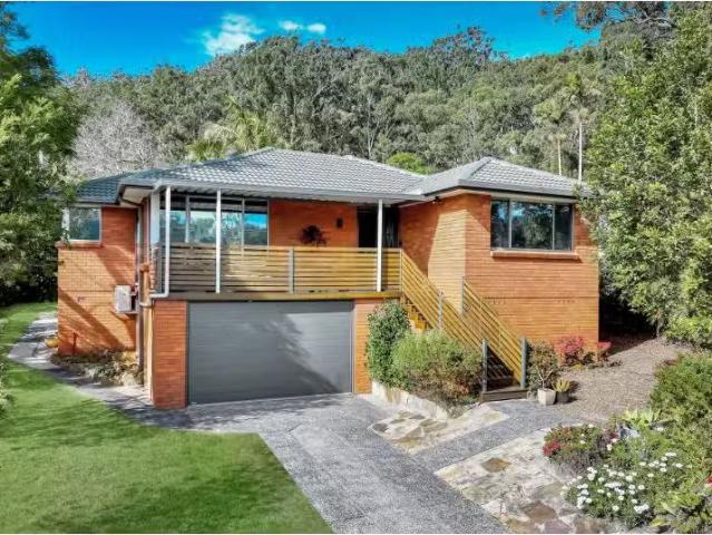 Charming 3 BR 8 Koolinda Avenue, Point Clare House for rent L.