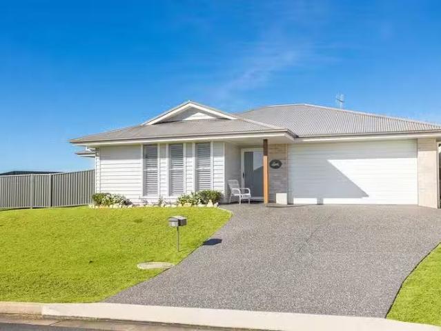 Unique 3 BR 8 Ondaroo Crest, Old Bar, NSW 2430