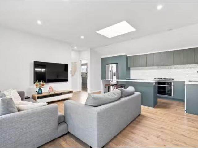 Unique 3 BR 8A Hargraves St, The Entrance North Apartment for.