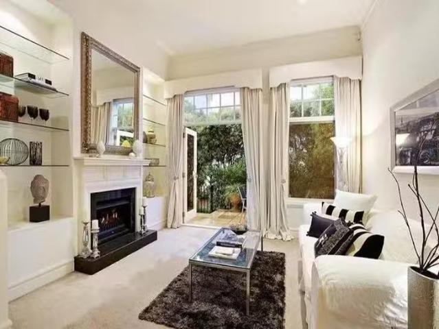 Unique 3 BR 90 Esplanade West, Port Melbourne, VIC 3207