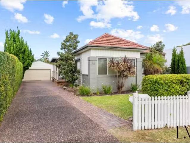 Nice 3 BR 90 Lonus Avenue, Whitebridge House for rent Listed.