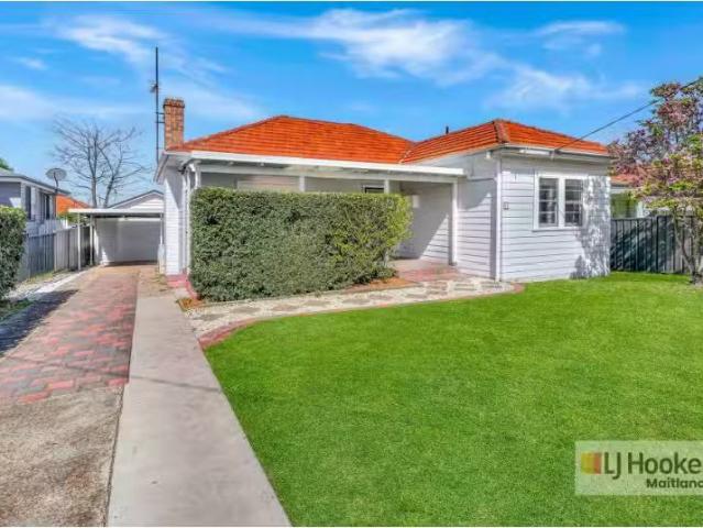 Unique 3 BR 92 Bligh Street, Telarah House for rent Listed by.