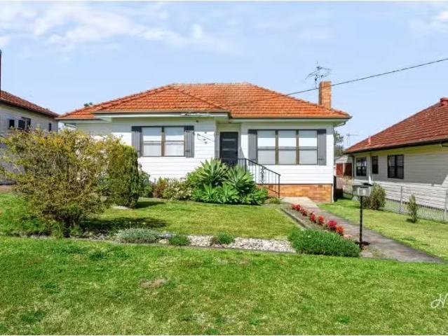 For Rent! 3 BR 9 Truscott Street, Shortland House for rent Li.