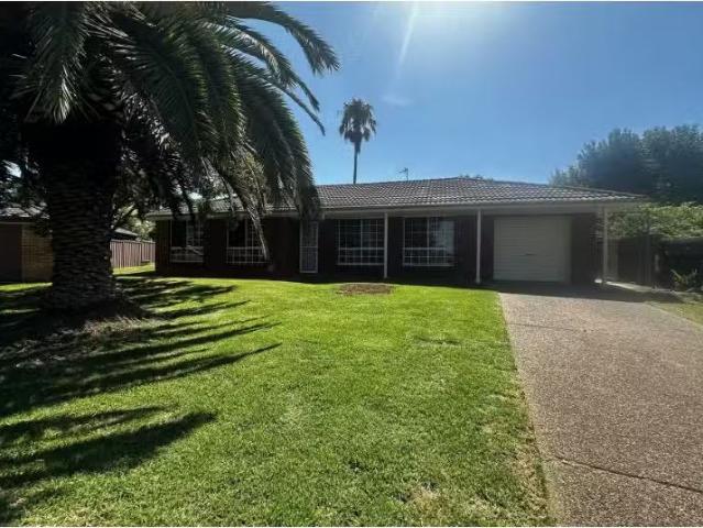 Cheap 3 BR 9 Oldfield Close, Raymond Terrace House for rent L.