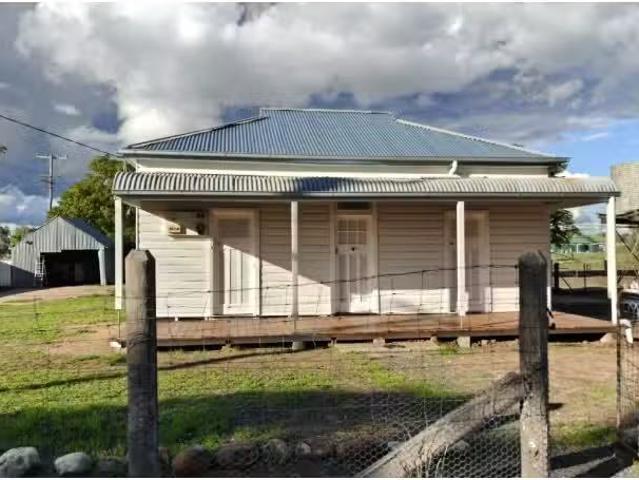 Cheap 3 BR Cnr Cambara Street, Armatree House for rent Listed.