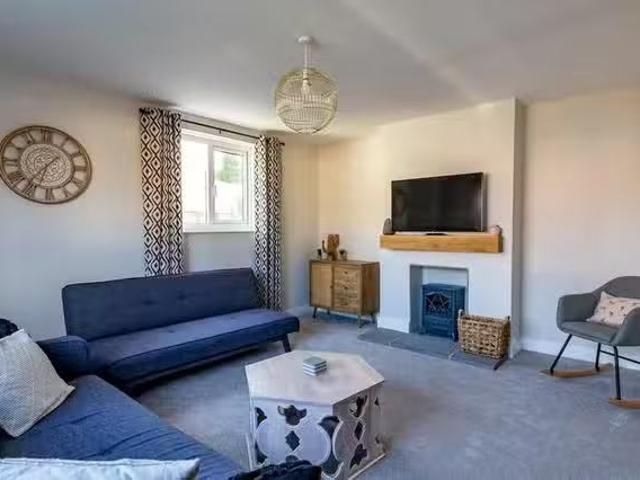 Deal! 3 BR Chapel Close