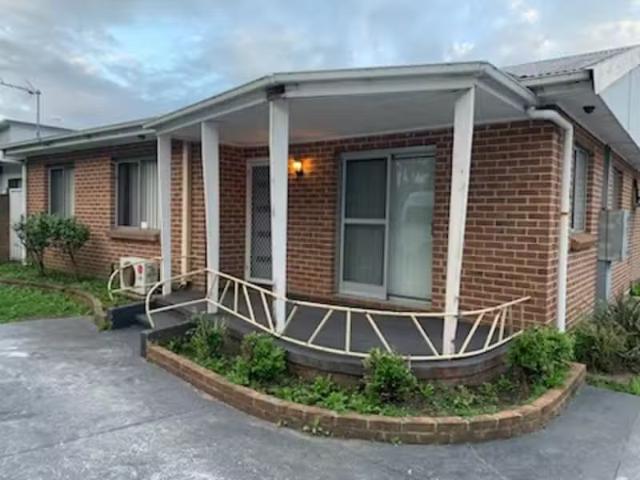 Cozy 3 BR ALBION PARK RAIL Townhouse for rent Listed by For R.