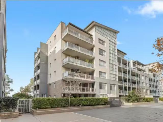 Just in! 3 BR B505/81 86 Courallie Avenue, HOMEBUSH WEST Apart.