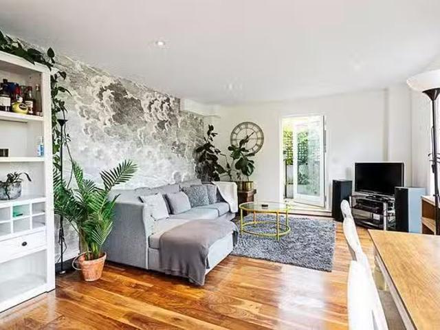 Cozy 3 BR Long Street