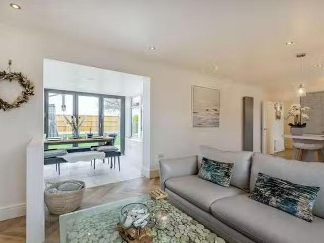 Cozy 3 BR Seafield Drive