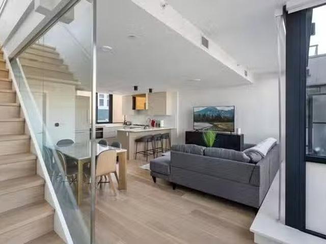 Charming 3 BR West 7th Avenue
