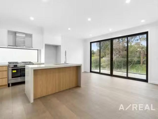 Cheap 3 BR UNIT 2/106 Parker Street, Templestowe, VIC 3106